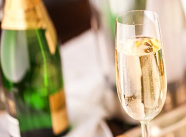 Glas mit Sekt, Prosecco odre Champagner